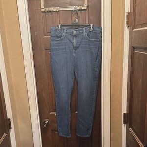 Women’s Size 33 Levi’s Blue Jeans